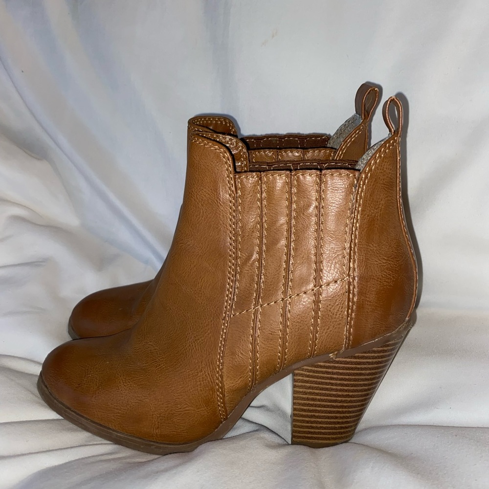 Boots. Women’s 9. Worn. Great condition.